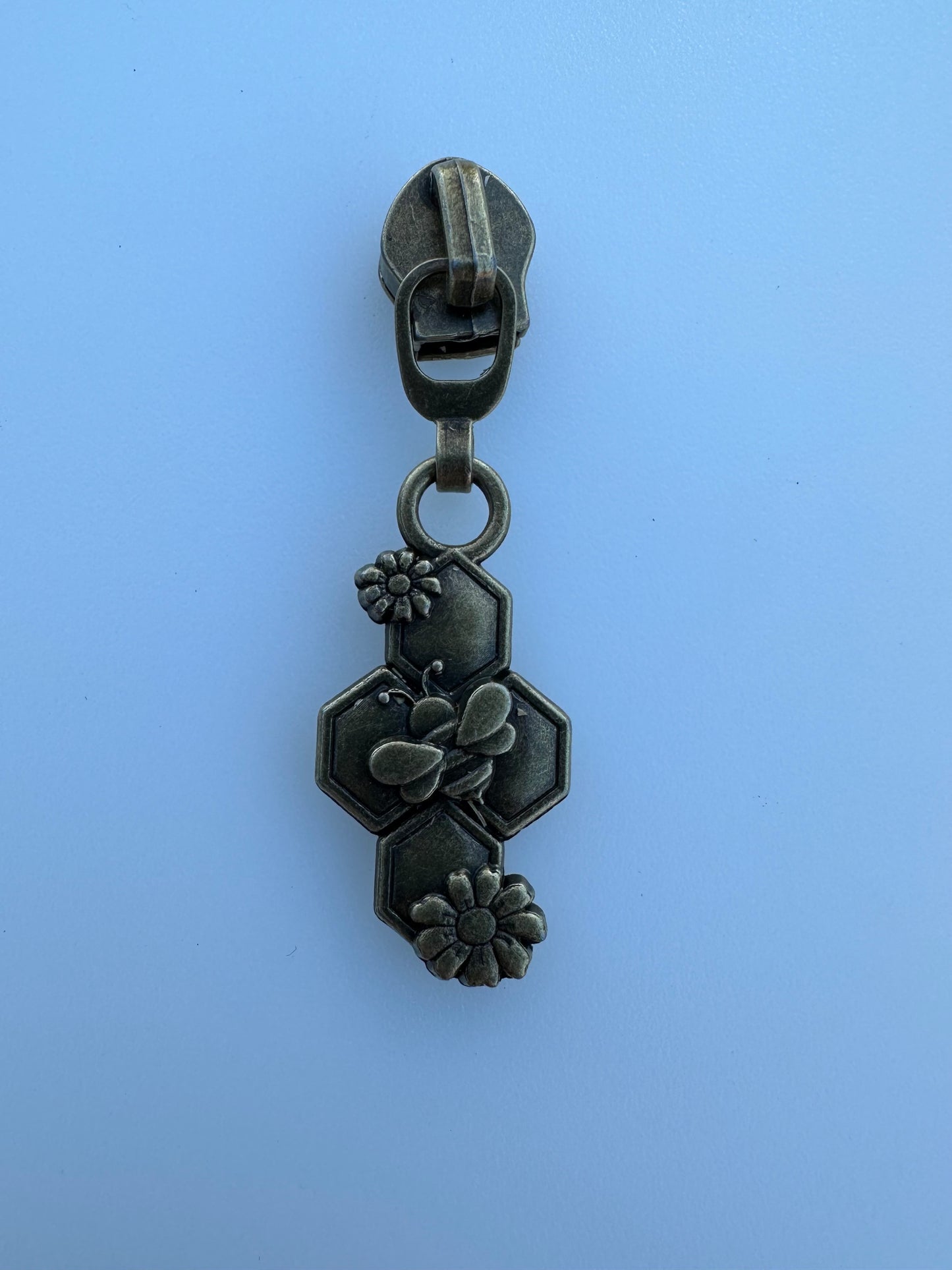 Bee & Daisy Pull #5 Nylon Zipper Pull