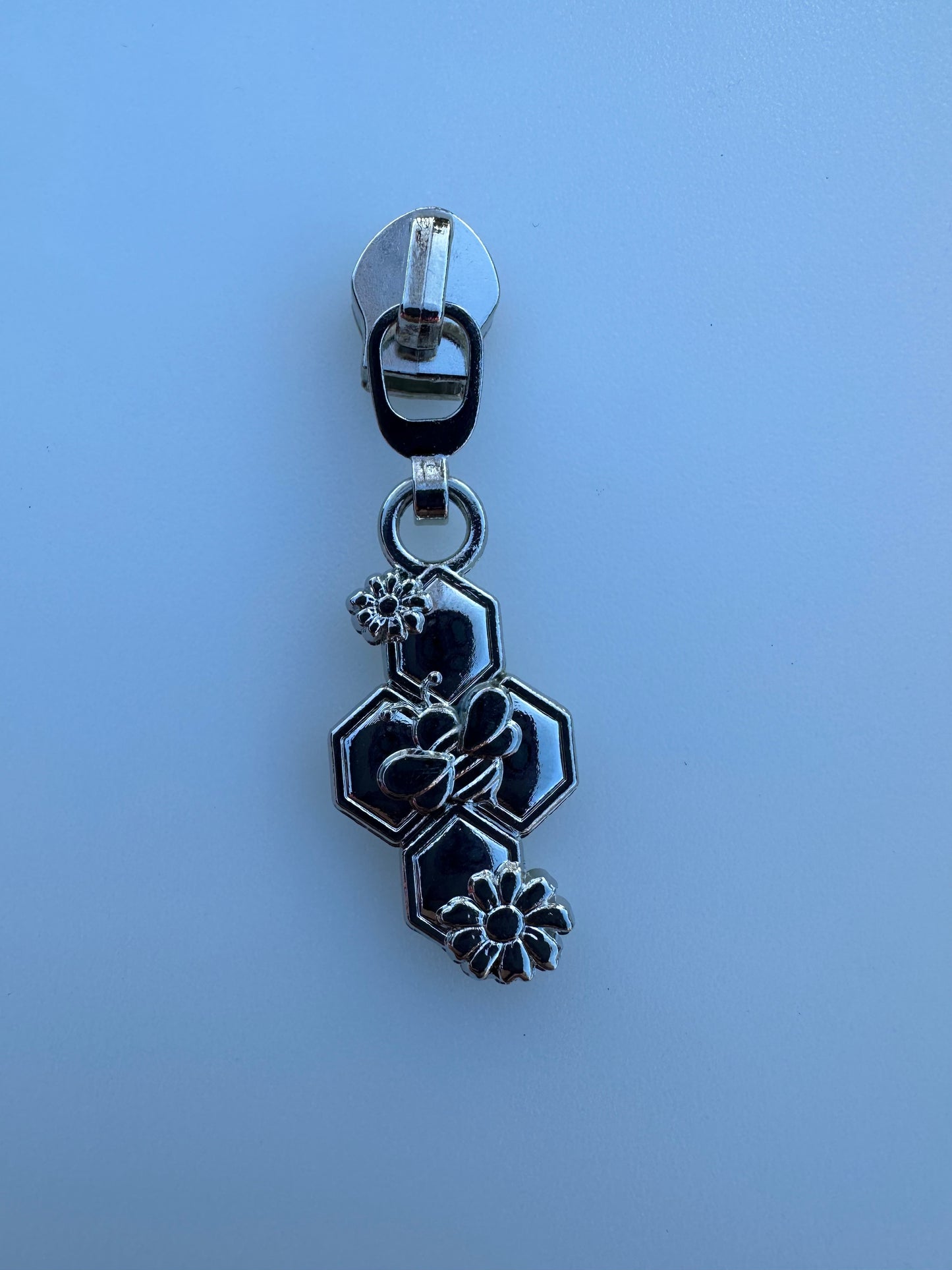 Bee & Daisy Pull #5 Nylon Zipper Pull