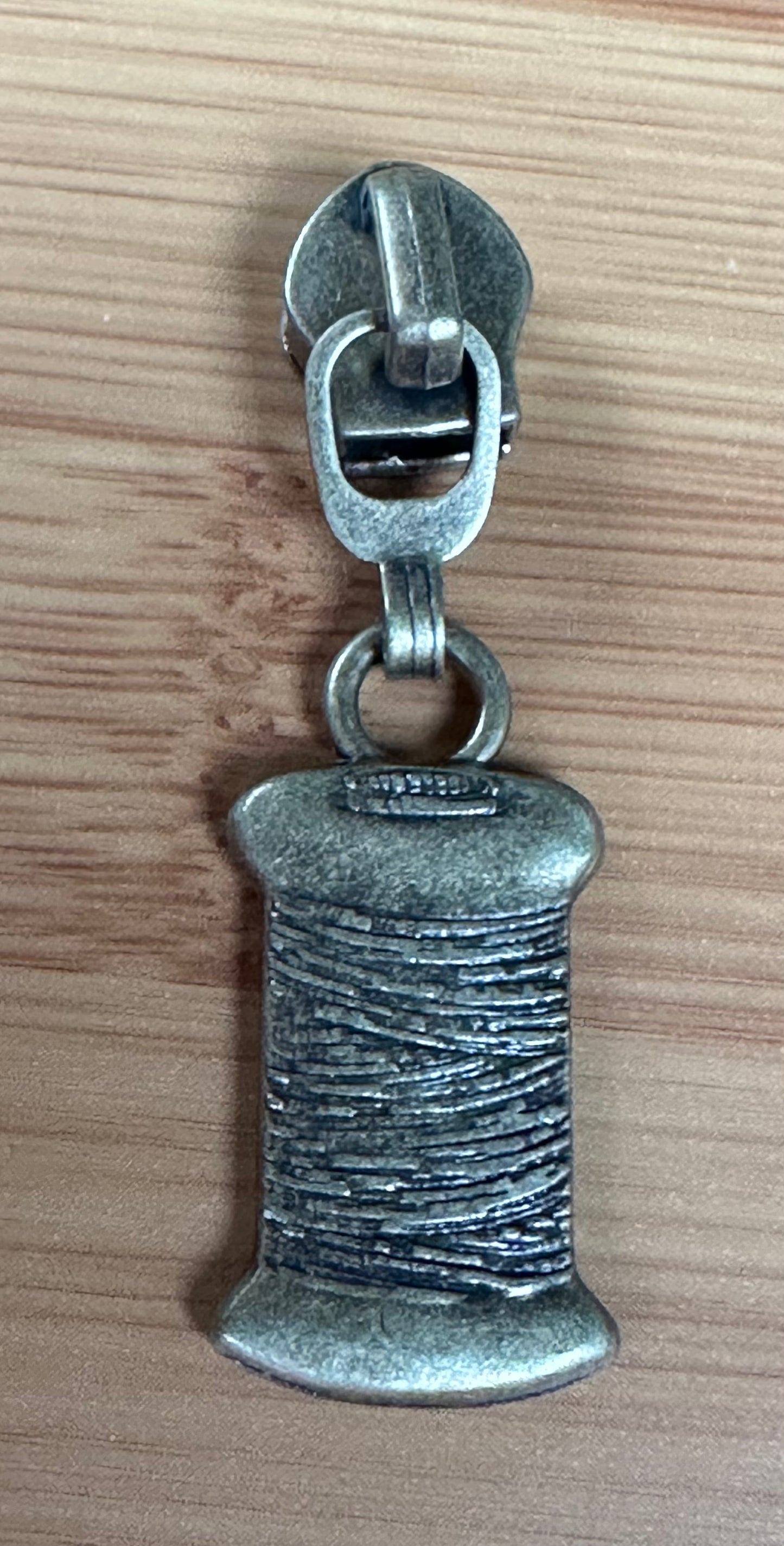 #5 Thread Spool Nylon Zipper Pulls