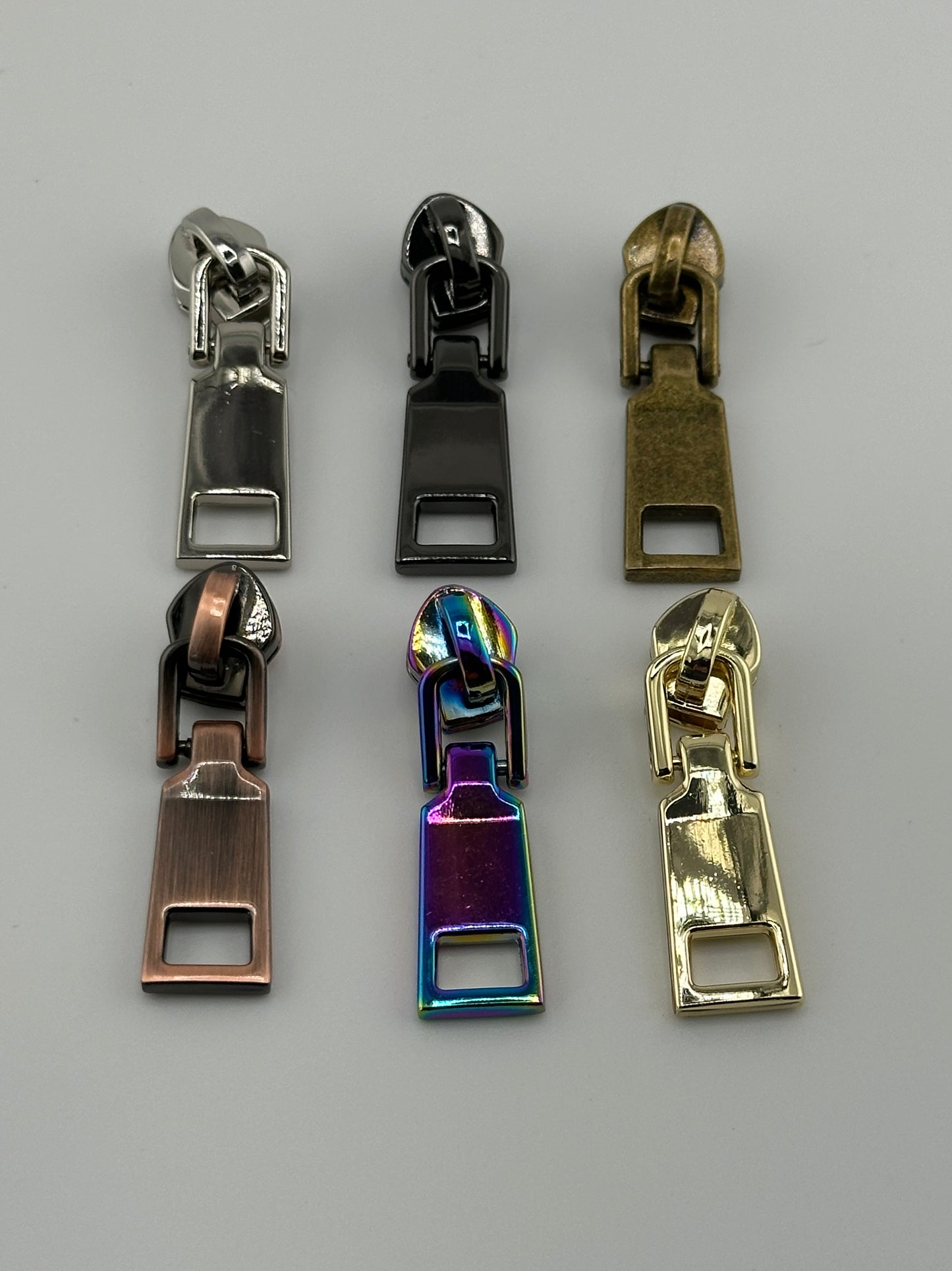 #5 Classic Zipper Pull