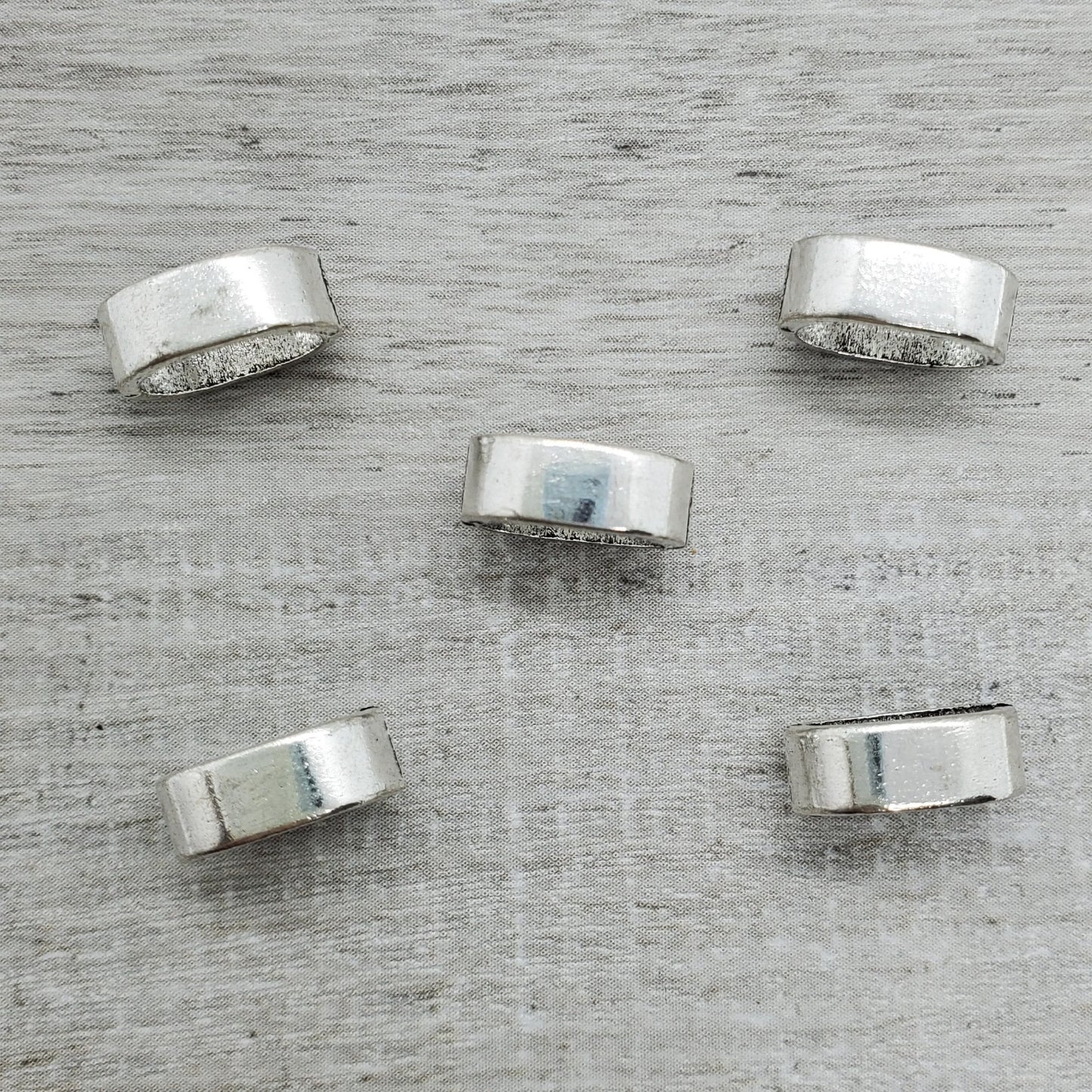 Simple Silver Thick Slider (5)
