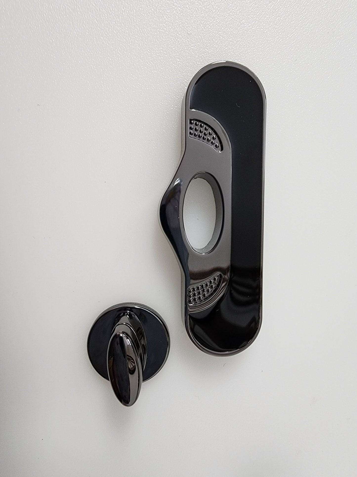 On The Edge Twist Lock