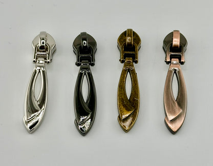 #5 Chic Twist Zipper Pull