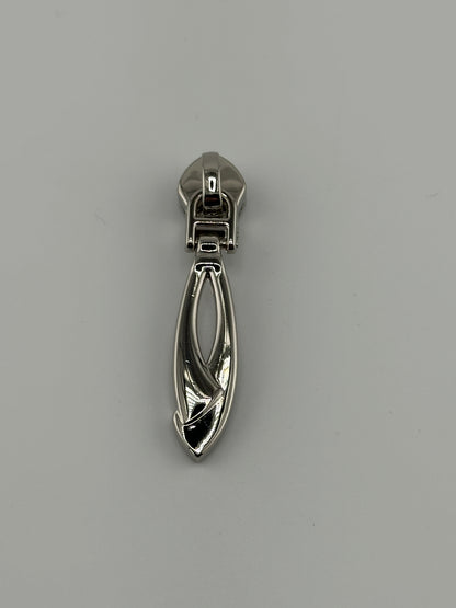 #5 Chic Twist Zipper Pull