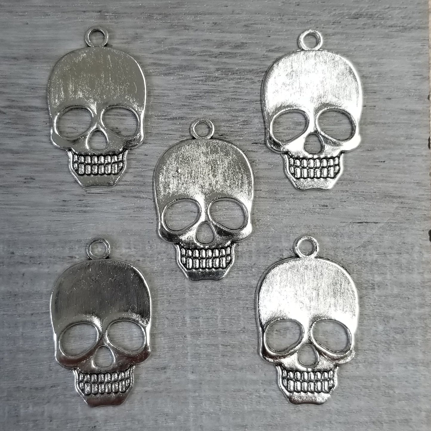 Large Skull Charms (5)