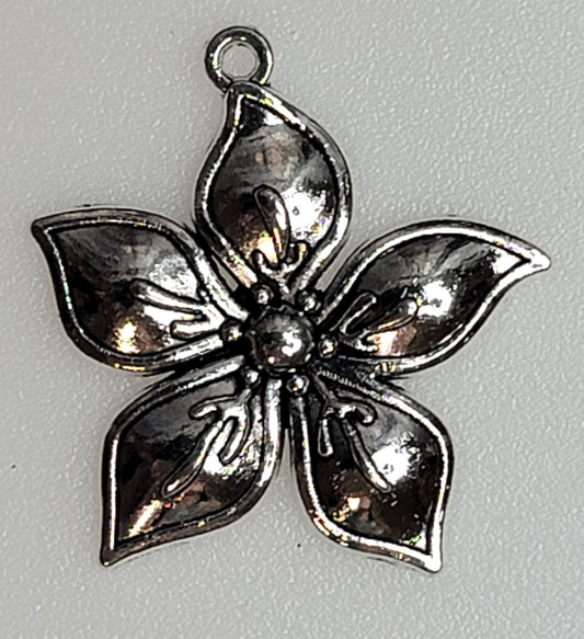 Pointed Petal Charms (5)