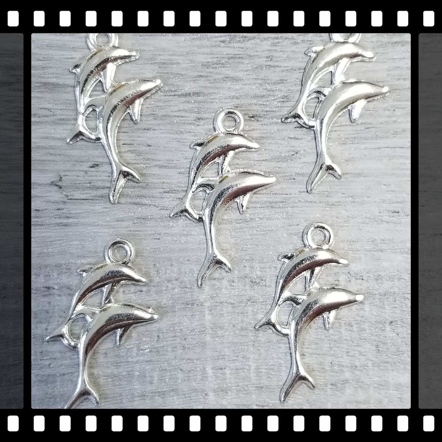 Small Dolphin Charms (5)